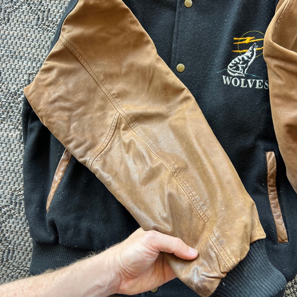 Vintage Varsity Jacket Mens Medium Black Tan Suede Wool Wolf Nature Outdoors - Picture 6 of 9